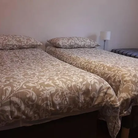 Presso Il Teatro Lirico *