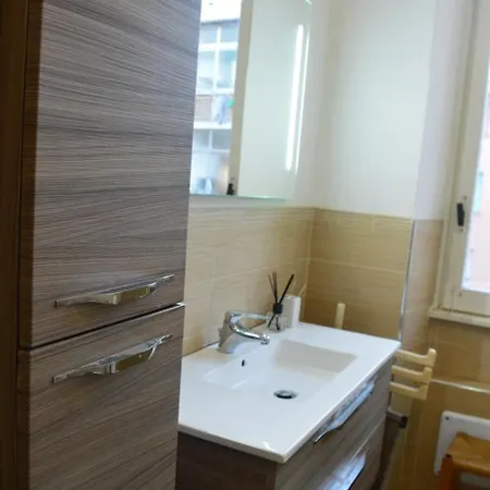 Presso Il Teatro Lirico *