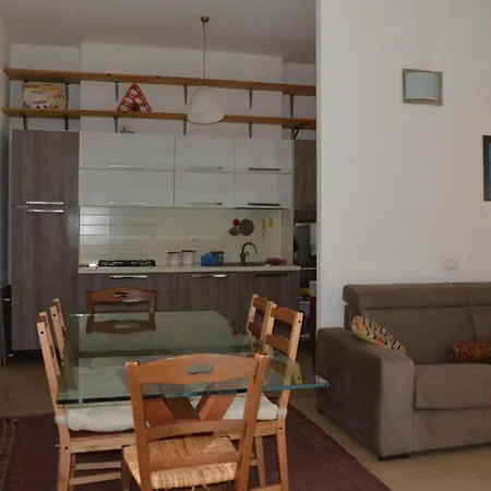 Presso Il Teatro Lirico *