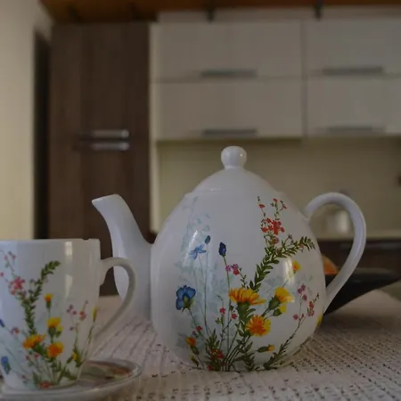 Presso Il Teatro Lirico *